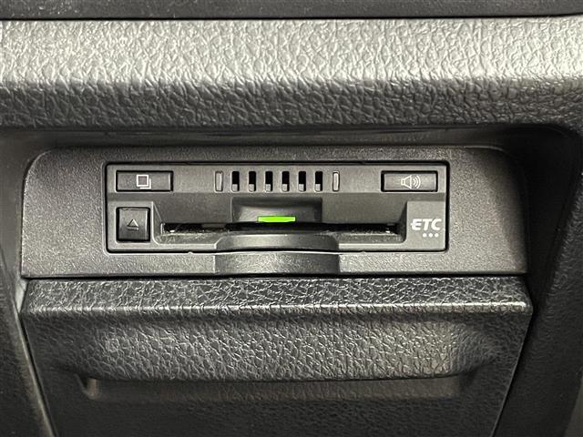 ヴォクシー ハイブリッドＺＳ　煌ＩＩＩ　純正１０インチナビ　フリップダウンモニター　バックカメラ　ビルトインＥＴＣ　セーフティセンス　クルーズコントロール　シートヒーター　純正アルミホイール　スマートキー　オートハイビーム　ＬＥＤライト（14枚目）