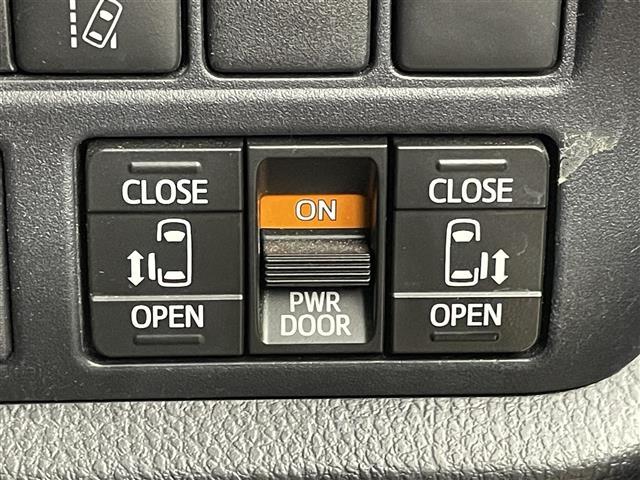 ヴォクシー ハイブリッドＺＳ　煌ＩＩＩ　純正１０インチナビ　フリップダウンモニター　バックカメラ　ビルトインＥＴＣ　セーフティセンス　クルーズコントロール　シートヒーター　純正アルミホイール　スマートキー　オートハイビーム　ＬＥＤライト（18枚目）