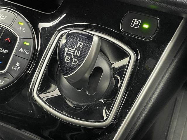 ヴォクシー ハイブリッドＺＳ　煌ＩＩＩ　純正１０インチナビ　フリップダウンモニター　バックカメラ　ビルトインＥＴＣ　セーフティセンス　クルーズコントロール　シートヒーター　純正アルミホイール　スマートキー　オートハイビーム　ＬＥＤライト（27枚目）