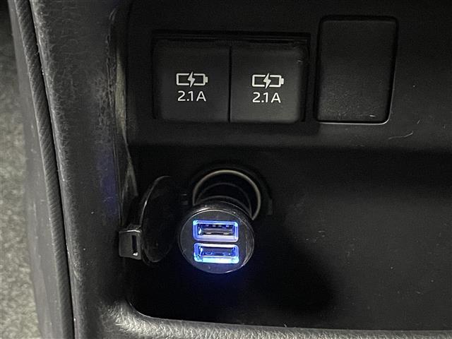 ヴォクシー ハイブリッドＺＳ　煌ＩＩＩ　純正１０インチナビ　フリップダウンモニター　バックカメラ　ビルトインＥＴＣ　セーフティセンス　クルーズコントロール　シートヒーター　純正アルミホイール　スマートキー　オートハイビーム　ＬＥＤライト（29枚目）