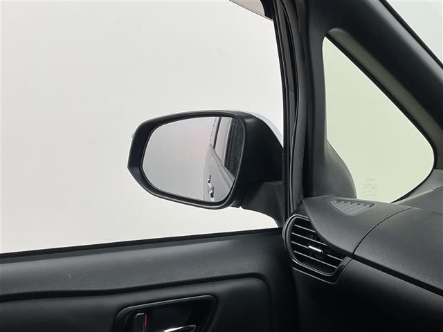 ヴォクシー ハイブリッドＺＳ　煌ＩＩＩ　純正１０インチナビ　フリップダウンモニター　バックカメラ　ビルトインＥＴＣ　セーフティセンス　クルーズコントロール　シートヒーター　純正アルミホイール　スマートキー　オートハイビーム　ＬＥＤライト（30枚目）