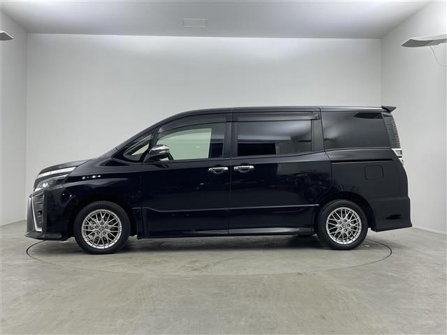 ヴォクシー ハイブリッドＺＳ　煌ＩＩＩ　純正１０インチナビ　フリップダウンモニター　バックカメラ　ビルトインＥＴＣ　セーフティセンス　クルーズコントロール　シートヒーター　純正アルミホイール　スマートキー　オートハイビーム　ＬＥＤライト（38枚目）