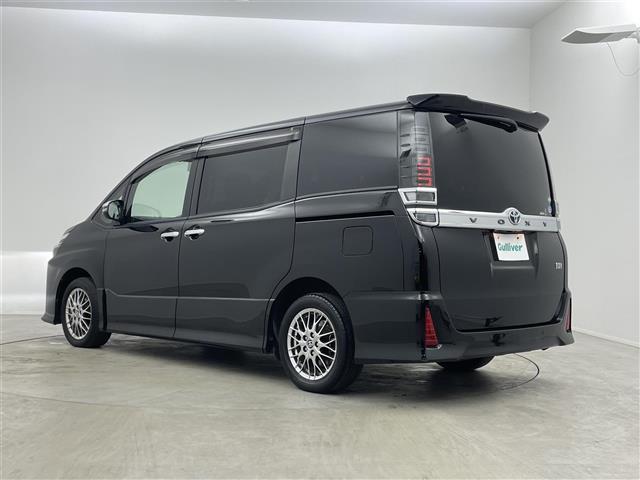 ヴォクシー ハイブリッドＺＳ　煌ＩＩＩ　純正１０インチナビ　フリップダウンモニター　バックカメラ　ビルトインＥＴＣ　セーフティセンス　クルーズコントロール　シートヒーター　純正アルミホイール　スマートキー　オートハイビーム　ＬＥＤライト（43枚目）