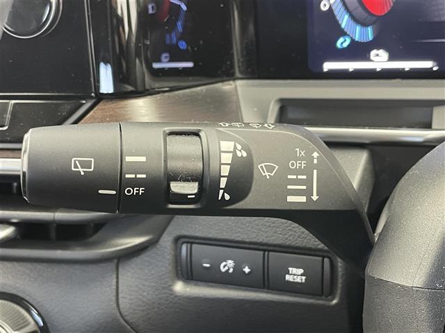 オーラ Ｇ　９０周年記念車　プロパイロット　ＢＯＳＥ　純正９インチナビ　アラウンドビューモニター　ＢＳＭ　ビルトインＥＴＣ２．０　ドライブレコーダー　レーダークルーズ　インテリジェントルームミラー　オートハイビーム　ＬＥＤ　ＴＶ（11枚目）