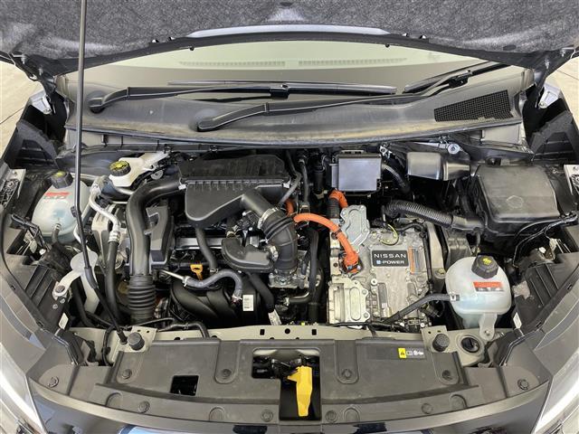 オーラ Ｇ　９０周年記念車　プロパイロット　ＢＯＳＥ　純正９インチナビ　アラウンドビューモニター　ＢＳＭ　ビルトインＥＴＣ２．０　ドライブレコーダー　レーダークルーズ　インテリジェントルームミラー　オートハイビーム　ＬＥＤ　ＴＶ（33枚目）