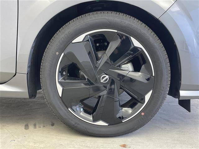 オーラ Ｇ　９０周年記念車　プロパイロット　ＢＯＳＥ　純正９インチナビ　アラウンドビューモニター　ＢＳＭ　ビルトインＥＴＣ２．０　ドライブレコーダー　レーダークルーズ　インテリジェントルームミラー　オートハイビーム　ＬＥＤ　ＴＶ（34枚目）