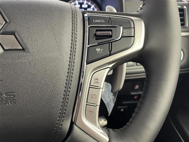 デリカＤ：５ シャモニー　登録済未使用車　ＡＬＰＩＮＥ１１インチナビ　マルチアラウンドモニター　ＢＳＭ　レーダークルーズ　ステアリングヒーター　ＨＤＭＩ　衝突被害軽減ブレーキ　ＡＣ１００Ｖ　純正アルミホイール　オートハイビーム（13枚目）