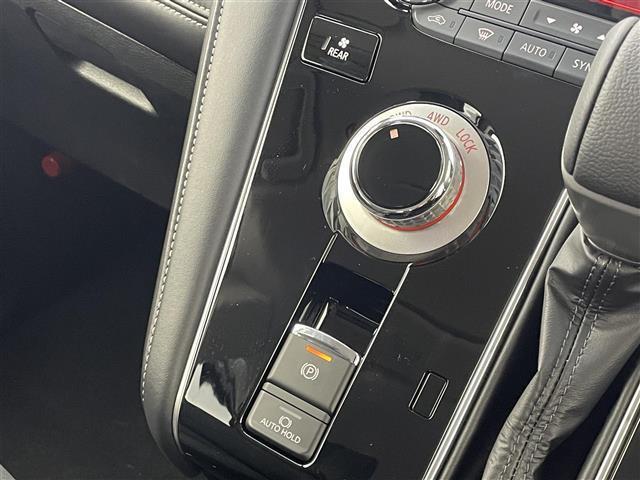 デリカＤ：５ シャモニー　登録済未使用車　ＡＬＰＩＮＥ１１インチナビ　マルチアラウンドモニター　ＢＳＭ　レーダークルーズ　ステアリングヒーター　ＨＤＭＩ　衝突被害軽減ブレーキ　ＡＣ１００Ｖ　純正アルミホイール　オートハイビーム（21枚目）