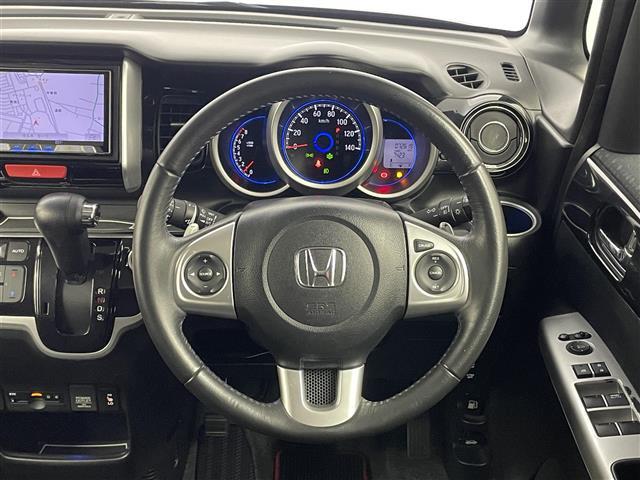 Ｎ－ＢＯＸカスタム Ｇ　ターボＳＳブラックスタイルパッケージ　ホンダセンシング　社外８インチナビ　フリップダウンモニター　バックカメラ　ビルトインＥＴＣ　ドライブレコーダー　クルーズコントロール　シートヒーター　社外アルミホイール　オートライト　ＨＩＤライト（9枚目）