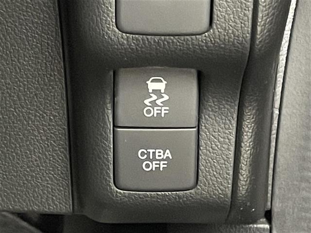 Ｎ－ＢＯＸカスタム Ｇ　ターボＳＳブラックスタイルパッケージ　ホンダセンシング　社外８インチナビ　フリップダウンモニター　バックカメラ　ビルトインＥＴＣ　ドライブレコーダー　クルーズコントロール　シートヒーター　社外アルミホイール　オートライト　ＨＩＤライト（19枚目）