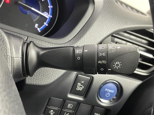 ヴォクシー ハイブリッドZS 純正10インチナビ フリップダウンモニター バックカメラカメラ ビルトインETC トヨタセーフティーセンス クルーズコントロール シートヒーター 純正アルミホイール オートハイビーム LED 地デジ(12枚目)