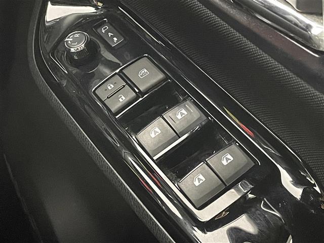 ヴォクシー ハイブリッドZS 純正10インチナビ フリップダウンモニター バックカメラカメラ ビルトインETC トヨタセーフティーセンス クルーズコントロール シートヒーター 純正アルミホイール オートハイビーム LED 地デジ(19枚目)