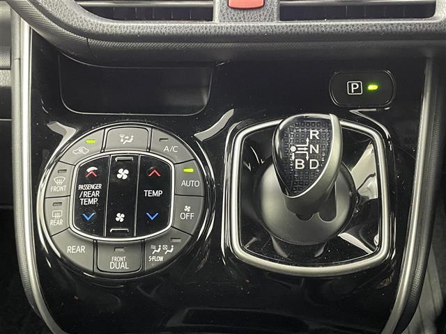 ヴォクシー ハイブリッドZS 純正10インチナビ フリップダウンモニター バックカメラカメラ ビルトインETC トヨタセーフティーセンス クルーズコントロール シートヒーター 純正アルミホイール オートハイビーム LED 地デジ(20枚目)