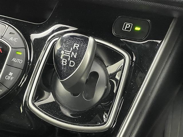 ヴォクシー ハイブリッドZS 純正10インチナビ フリップダウンモニター バックカメラカメラ ビルトインETC トヨタセーフティーセンス クルーズコントロール シートヒーター 純正アルミホイール オートハイビーム LED 地デジ(21枚目)