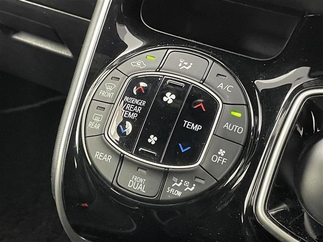 ヴォクシー ハイブリッドZS 純正10インチナビ フリップダウンモニター バックカメラカメラ ビルトインETC トヨタセーフティーセンス クルーズコントロール シートヒーター 純正アルミホイール オートハイビーム LED 地デジ(22枚目)
