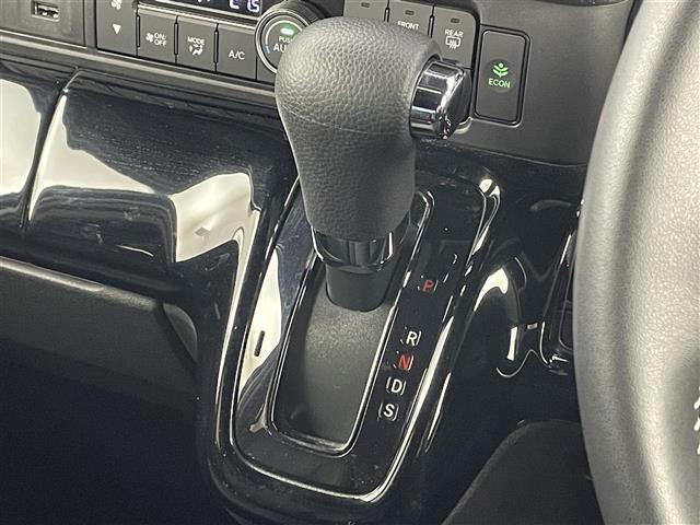 Ｎ－ＢＯＸカスタム ターボコーディネートスタイル　純正８インチディスプレイオーディオ　バックカメラ　ホンダセンシング　アダプティブクルーズコントロール　シートヒーター　パドルシフト　純正アルミホイール　スマートキー　オートハイビーム　ＬＥＤライト（22枚目）