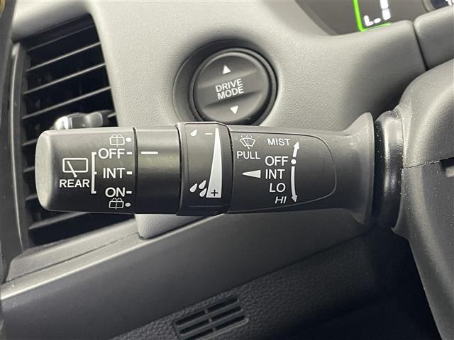 フィット e:HEV RS 純正8インチメモリナビ バックカメラ ドライブレコーダー レーダークルーズコントロール ETC 衝突被害軽減 純正16インチAW オートLEDライト ハーフレザーシート(10枚目)