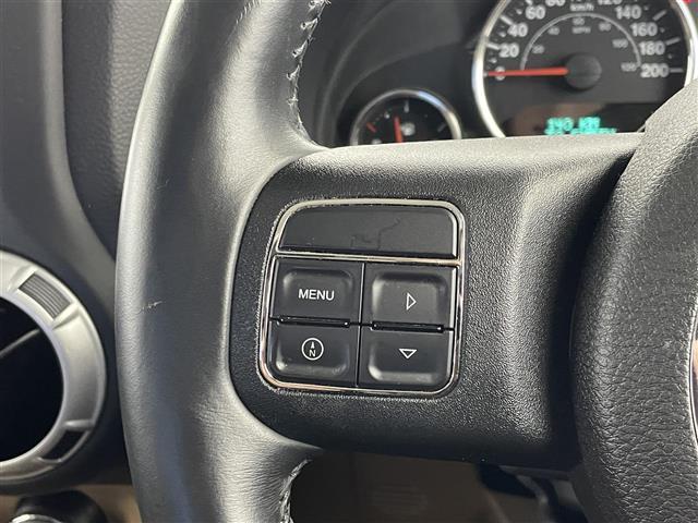 ジープ・ラングラーアンリミテッド サハラ 社外ナビ バックカメラ ETC 茶レザーシート クルーズコントロール 社外レーダ付きミラー シートヒーター ミラーヒーター ステアリングスイッチ 純正アルミホイール リモコンキー オートライト 地デジ(11枚目)