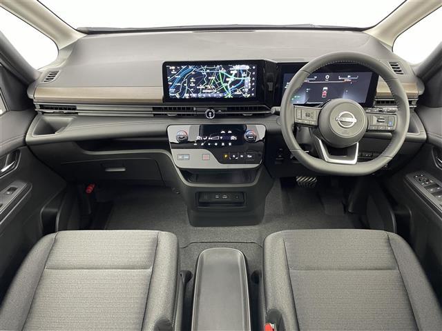 セレナ ｅ－パワー　ハイウェイスターＶ　登録済未使用車　プロパイロット　純正１２．３インチディスプレイオーディオ　フリップダウンモニター　アラウンドビューモニター　ＢＳＩ　ＥＴＣ２．０　レーダークルーズ　インテリジェントルームミラー　ＬＥＤ（2枚目）