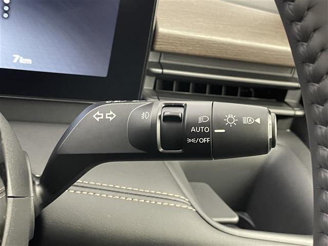 セレナ ｅ－パワー　ハイウェイスターＶ　登録済未使用車　プロパイロット　純正１２．３インチディスプレイオーディオ　フリップダウンモニター　アラウンドビューモニター　ＢＳＩ　ＥＴＣ２．０　レーダークルーズ　インテリジェントルームミラー　ＬＥＤ（14枚目）