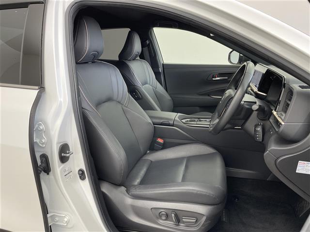 クラウンクロスオーバー Ｇアドバンスド・レザーパッケージ　純正１２．３インチディスプレイオーディオ　パノラミックビューモニター　ＢＳＭ　ＨＵＤ　黒レザー　ビルトインＥＴＣ２．０　前後ドライブレコーダー　レーダークルーズ　シートヒーター　ベンチレーション　ＴＶ（20枚目）