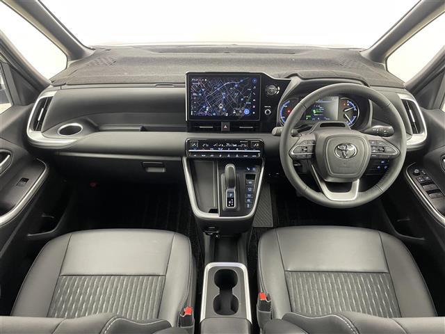 ノア ハイブリッドＳ－Ｚ　快適利便パッケージ　ユニバーサルステップ　純正１０．５インチディスプレイオーディオ　パノラミックビューモニター　ＢＳＭ　ＥＴＣ２．０　ＤＶＤ　レーダークルーズ　シートヒーター　ＨＤＭＩ　ＡＣ１００Ｖ（2枚目）