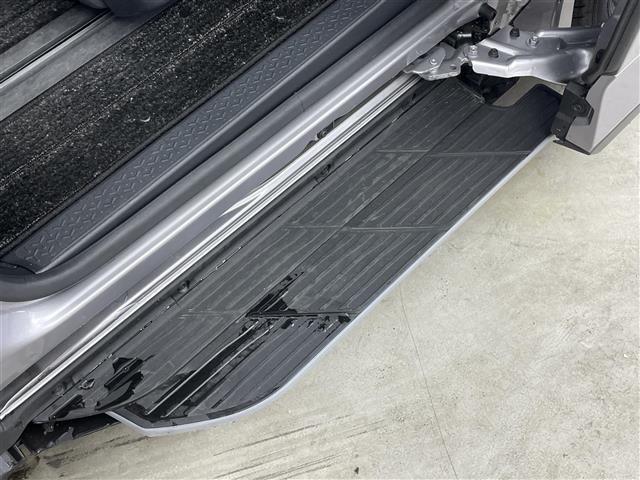 ノア ハイブリッドＳ－Ｚ　快適利便パッケージ　ユニバーサルステップ　純正１０．５インチディスプレイオーディオ　パノラミックビューモニター　ＢＳＭ　ＥＴＣ２．０　ＤＶＤ　レーダークルーズ　シートヒーター　ＨＤＭＩ　ＡＣ１００Ｖ（3枚目）