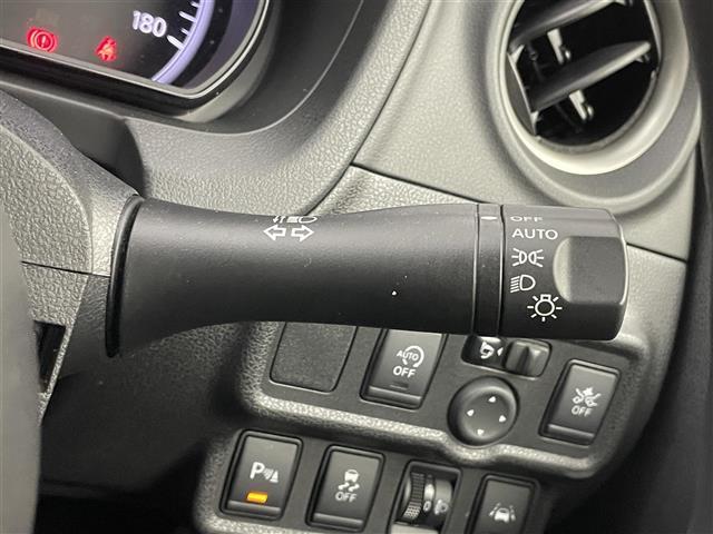 ノート Ｘ　社外ナビ　バックカメラ　ＥＴＣ　ドライブレコーダー　エマージェンシーブレーキ　ヘッドライトレベライザー　コーナーセンサー　Ｂｌｕｅｔｏｏｔｈ　フロアマット　プッシュスタート　スマートキー　オートライト（10枚目）