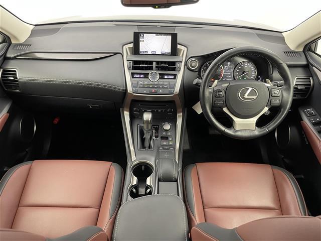 ＮＸ ＮＸ２００ｔ　アーバンスタイル　メーカーナビ　バックカメラ　赤レザーシート　三眼ＬＥＤ　クルーズコントロール　ビルトインＥＴＣ２．０　シートヒーター　メモリシート　ステアリングヒーター　純正アルミホイール　オートライト　地デジＴＶ（2枚目）