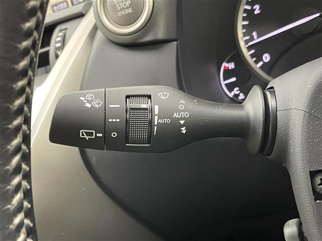 ＮＸ ＮＸ２００ｔ　アーバンスタイル　メーカーナビ　バックカメラ　赤レザーシート　三眼ＬＥＤ　クルーズコントロール　ビルトインＥＴＣ２．０　シートヒーター　メモリシート　ステアリングヒーター　純正アルミホイール　オートライト　地デジＴＶ（11枚目）