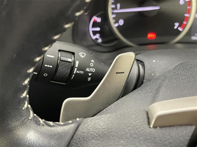 ＮＸ ＮＸ２００ｔ　アーバンスタイル　メーカーナビ　バックカメラ　赤レザーシート　三眼ＬＥＤ　クルーズコントロール　ビルトインＥＴＣ２．０　シートヒーター　メモリシート　ステアリングヒーター　純正アルミホイール　オートライト　地デジＴＶ（12枚目）