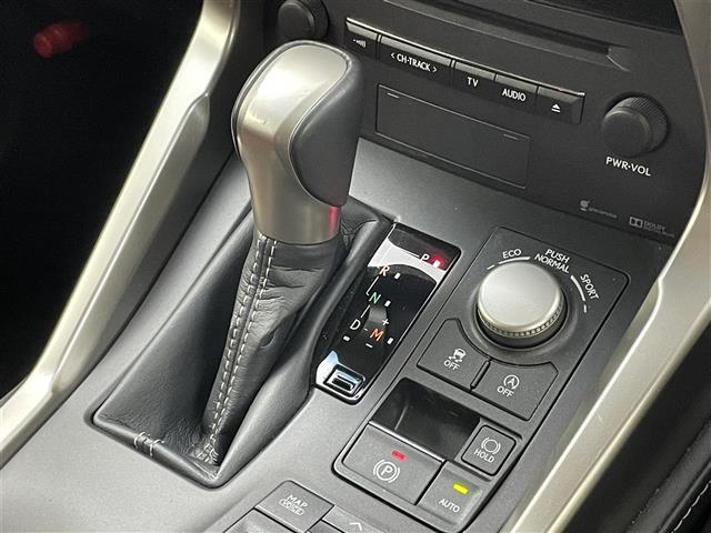 ＮＸ ＮＸ２００ｔ　アーバンスタイル　メーカーナビ　バックカメラ　赤レザーシート　三眼ＬＥＤ　クルーズコントロール　ビルトインＥＴＣ２．０　シートヒーター　メモリシート　ステアリングヒーター　純正アルミホイール　オートライト　地デジＴＶ（27枚目）