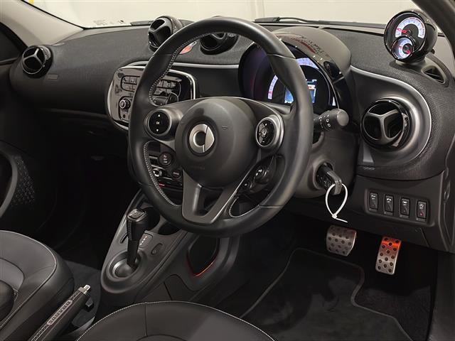 スマートフォーフォー ＢＲＡＢＵＳ　スポーツ　ガラスルーフ　ドラレコ　バックカメラ　ＥＴＣ　純正オーディオ・ラジオ／ハンズフリー／ＵＳＢ／ＡＵＸ　ＢＲＡＢＵＳフロントスポイラー　ＢＲＡＢＵＳリアプロテクター　本革シート　シートヒーター（26枚目）