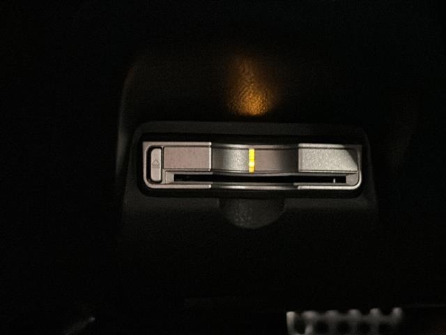 フィットハイブリッド スマートセレクション　無限エアロＡＷ　純正ナビ　バックカメラ　ＥＴＣ（4枚目）