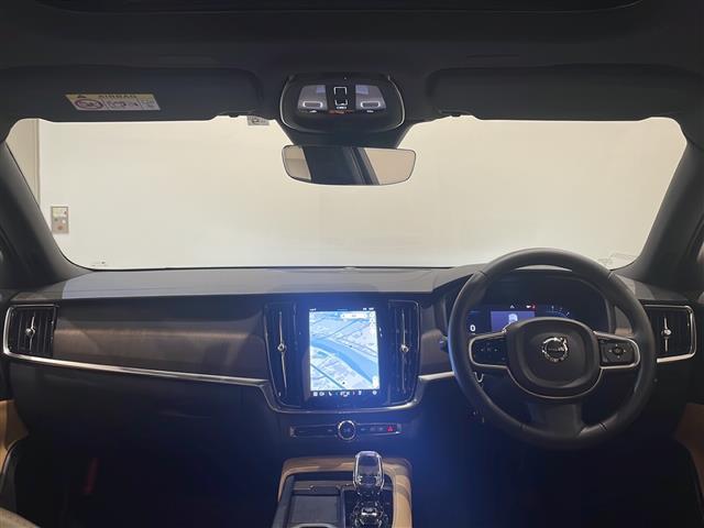 Ｖ９０ クロスカントリー　アルティメット　Ｂ５　ＡＷＤ　衝突回避　被害軽減ブレーキシステム　歩行者サイクリスト　大型動物検知機能　右折時対向車検知機能　対向車対応機能　ステアリングサポート　対向車線衝突回避支援機　パノラミックスライディングルーフ（6枚目）
