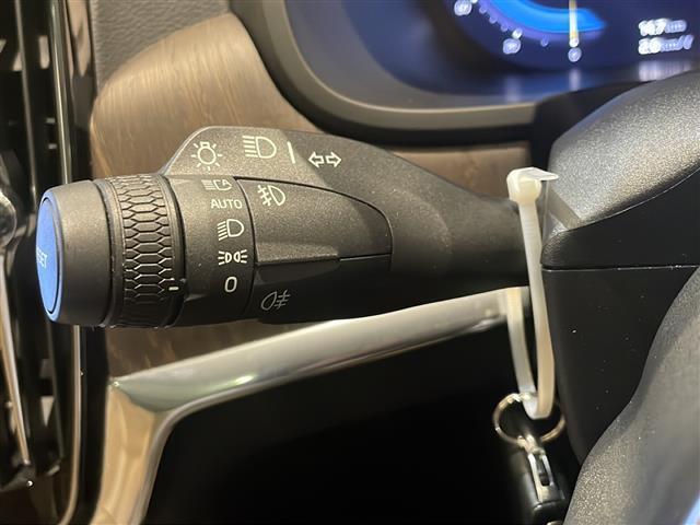 Ｖ９０ クロスカントリー　アルティメット　Ｂ５　ＡＷＤ　衝突回避　被害軽減ブレーキシステム　歩行者サイクリスト　大型動物検知機能　右折時対向車検知機能　対向車対応機能　ステアリングサポート　対向車線衝突回避支援機　パノラミックスライディングルーフ（13枚目）