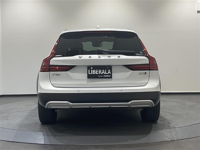 Ｖ９０ クロスカントリー　アルティメット　Ｂ５　ＡＷＤ　衝突回避　被害軽減ブレーキシステム　歩行者サイクリスト　大型動物検知機能　右折時対向車検知機能　対向車対応機能　ステアリングサポート　対向車線衝突回避支援機　パノラミックスライディングルーフ（28枚目）