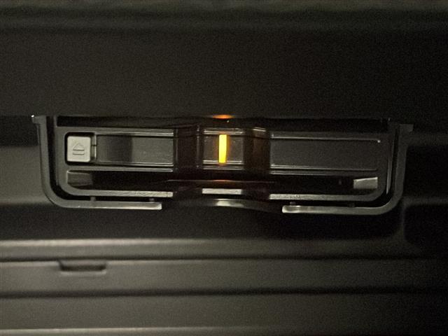 ＸＣ４０ Ｂ４　モメンタム　サンルーフ　パワーバックドア　シートヒーター　ステアリングヒーター　純正ナビ　３６０度カメラ　ＥＴＣ　ドライブレコーダー　ＡＣＣ　ＢＳＭ　メモリ付きパワーシート（5枚目）