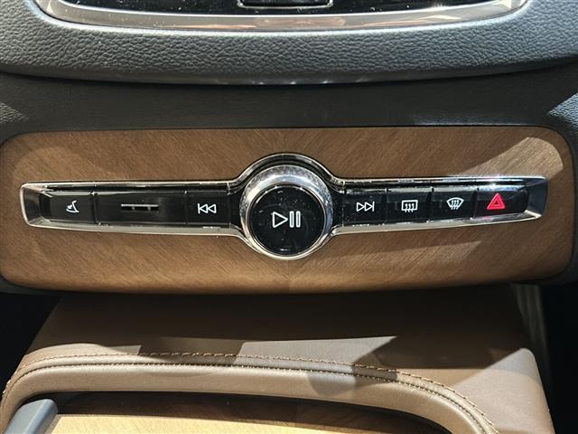 ＸＣ９０ Ｔ６　ＡＷＤ　インスクリプション　レーンキーピングエイド　パイロットアシスト　コーナリングライト　コーナーセンサー　フルセグＴＶ　純正ＨＤＤナビ　ビルトインＥＴＣ　シートヒーター　ベンチレーション　Ａｐｐｌｅｃａｒｐｌａｙ（17枚目）