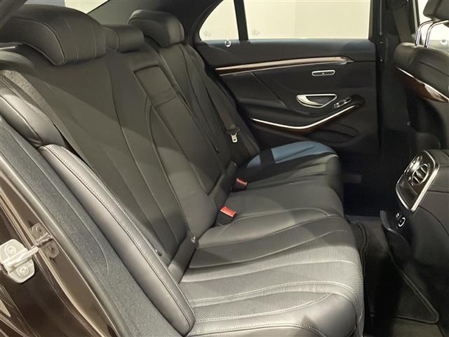 Ｓクラス Ｓ３００ｈ　ラグジュアリーパッケージ　パノラミックスライディングルーフ　エクステンデッドウッドインテリアトリム　プライバシーガラス・３６０°カメラシステム　シートヒーター（22枚目）