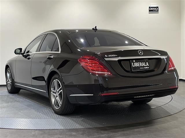Ｓクラス Ｓ３００ｈ　ラグジュアリーパッケージ　パノラミックスライディングルーフ　エクステンデッドウッドインテリアトリム　プライバシーガラス・３６０°カメラシステム　シートヒーター（32枚目）