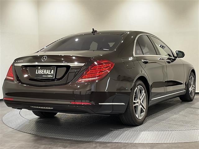 Ｓクラス Ｓ３００ｈ　ラグジュアリーパッケージ　パノラミックスライディングルーフ　エクステンデッドウッドインテリアトリム　プライバシーガラス・３６０°カメラシステム　シートヒーター（35枚目）