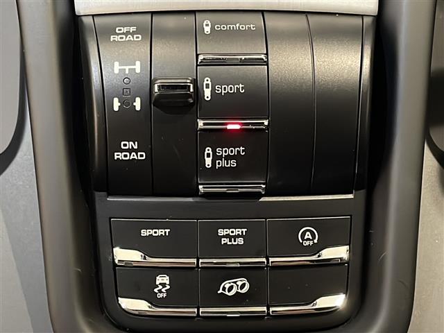 カイエン ＧＴＳ　クルーズコントロール　パワーテールゲート　サラウンドビューカメラ３６０度　リアビューカメラ付きパークアシスト（フロント＆リア）フロント　シートヒーター　ＧＴＳ専用スポーツサスペンション（8枚目）