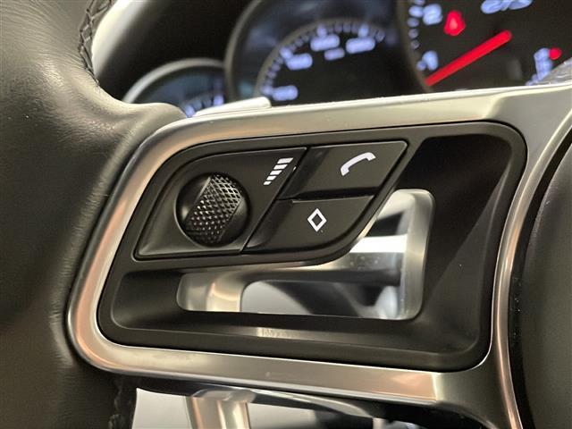 カイエン ＧＴＳ　クルーズコントロール　パワーテールゲート　サラウンドビューカメラ３６０度　リアビューカメラ付きパークアシスト（フロント＆リア）フロント　シートヒーター　ＧＴＳ専用スポーツサスペンション（14枚目）