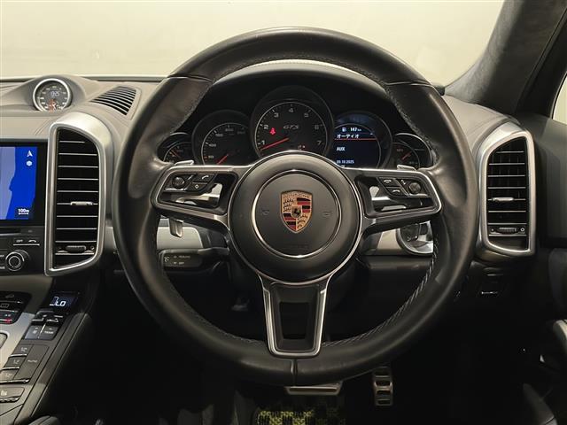 カイエン ＧＴＳ　クルーズコントロール　パワーテールゲート　サラウンドビューカメラ３６０度　リアビューカメラ付きパークアシスト（フロント＆リア）フロント　シートヒーター　ＧＴＳ専用スポーツサスペンション（22枚目）