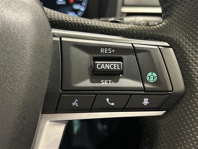 アウトランダーＰＨＥＶ Ｐ　ナビゲーションシステム　９インチＷＶＧＡディスプレイ　地上デジタルＴＶチューナー　ＢＯＳＥプレミアムサウンドシステム　アンチロックブレーキシステム　ブレーキアシスト（6枚目）