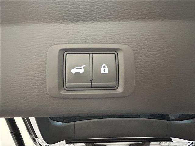 アウトランダーＰＨＥＶ Ｐ　ナビゲーションシステム　９インチＷＶＧＡディスプレイ　地上デジタルＴＶチューナー　ＢＯＳＥプレミアムサウンドシステム　アンチロックブレーキシステム　ブレーキアシスト（11枚目）