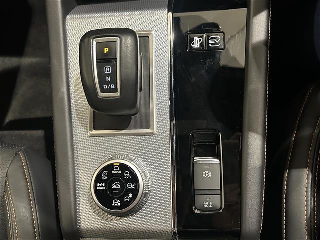 アウトランダーＰＨＥＶ Ｐ　ナビゲーションシステム　９インチＷＶＧＡディスプレイ　地上デジタルＴＶチューナー　ＢＯＳＥプレミアムサウンドシステム　アンチロックブレーキシステム　ブレーキアシスト（13枚目）