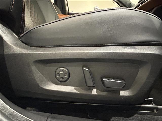 アウトランダーＰＨＥＶ Ｐ　ナビゲーションシステム　９インチＷＶＧＡディスプレイ　地上デジタルＴＶチューナー　ＢＯＳＥプレミアムサウンドシステム　アンチロックブレーキシステム　ブレーキアシスト（15枚目）