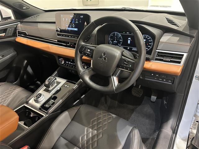 アウトランダーＰＨＥＶ Ｐ　ナビゲーションシステム　９インチＷＶＧＡディスプレイ　地上デジタルＴＶチューナー　ＢＯＳＥプレミアムサウンドシステム　アンチロックブレーキシステム　ブレーキアシスト（19枚目）